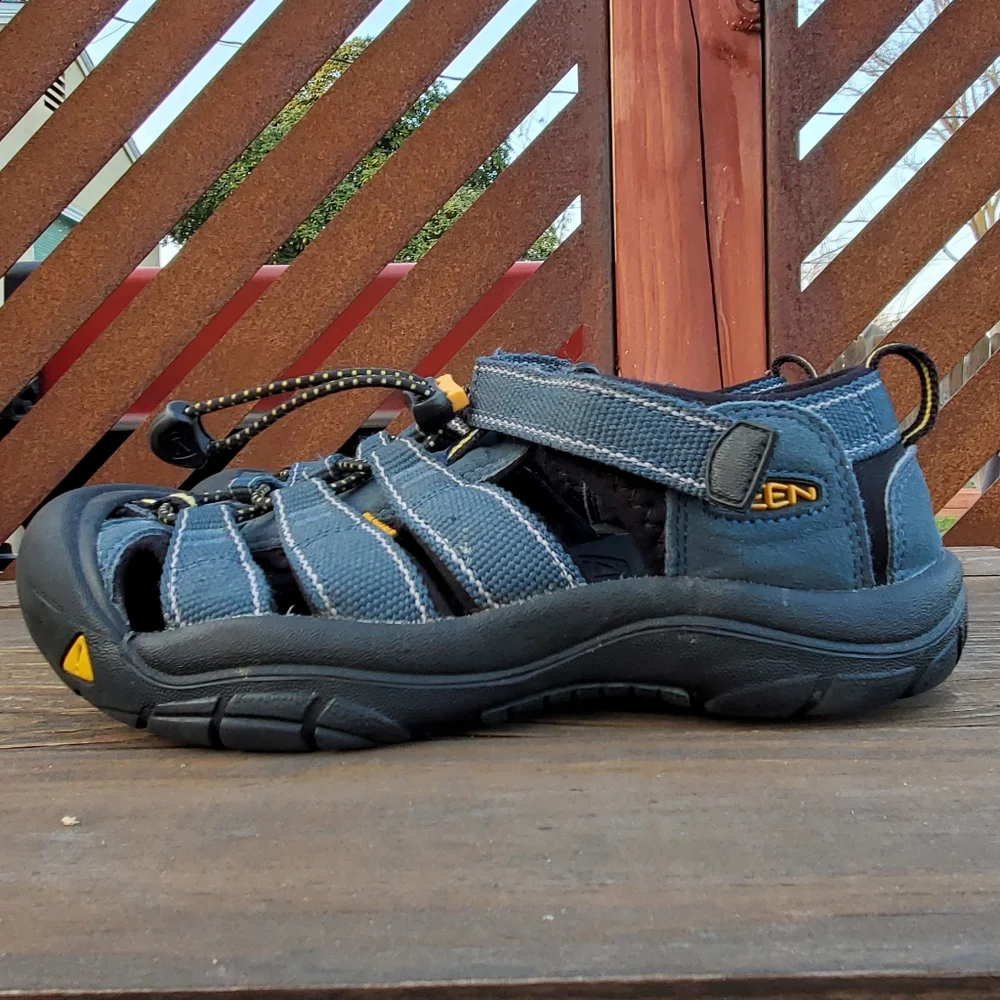Keen water hiking